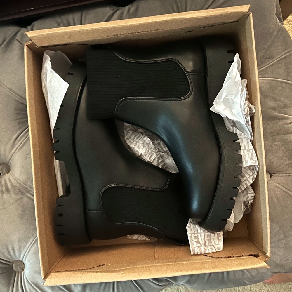 NWT Steve Madden, Liliana Black Boots, Women's Size: 9
